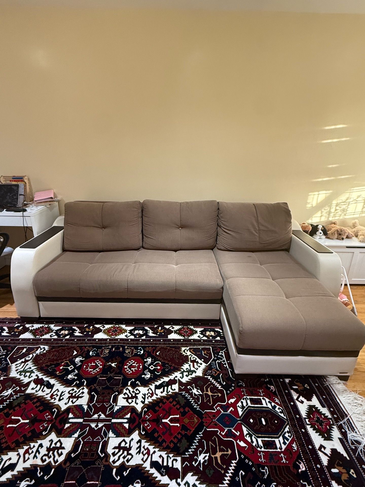 Sectional sofa/ couch
