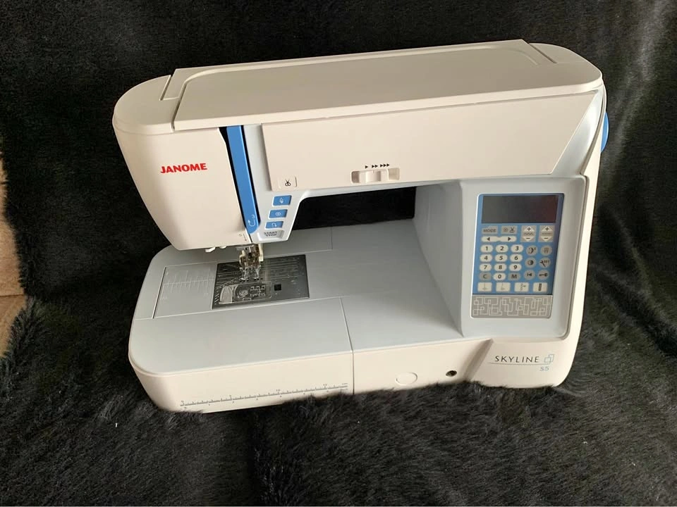 Janome Skyline S5