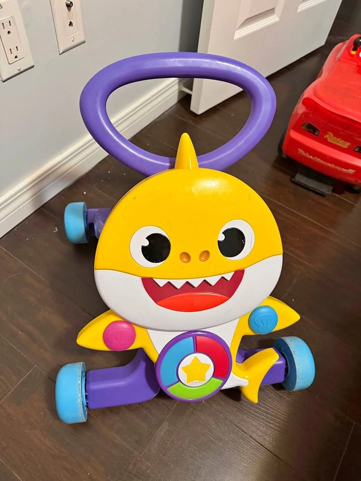 Baby Shark Ride-On / Push Toy