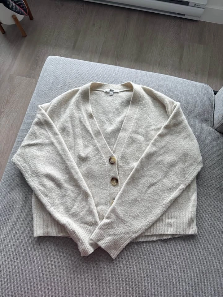 Uniqlo Cardigan & H&M Divided Sweater Bundle - photo 2