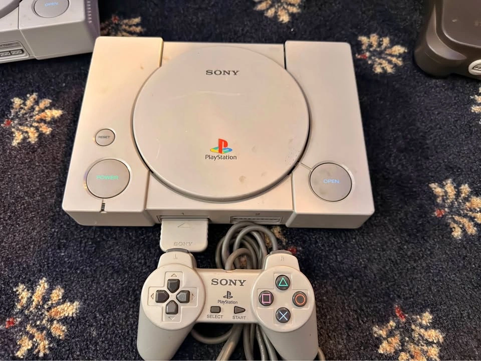 Sony PlayStation 1 console with Syphon Filter 2