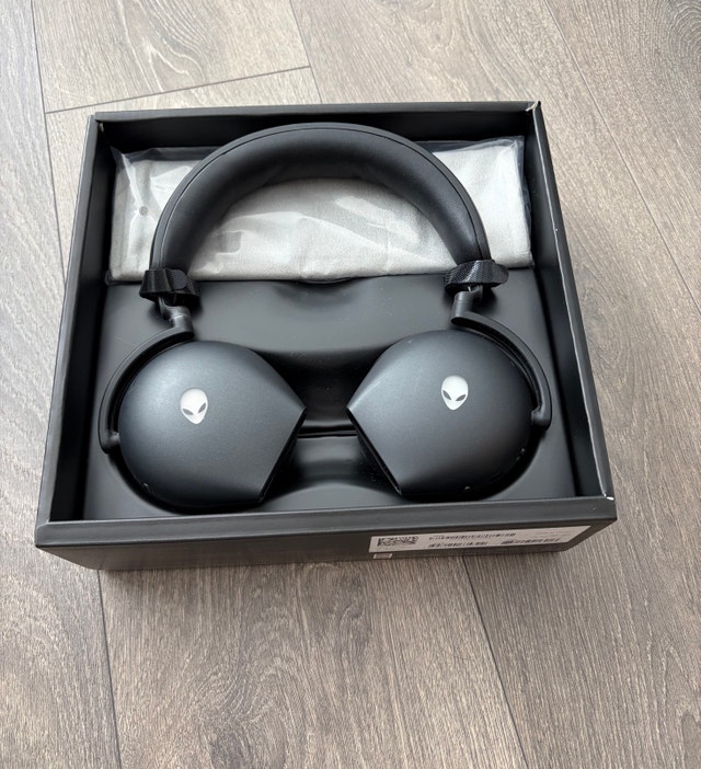 Alienware AW920H Tri-Mode Wireless Gaming Headset - photo 2