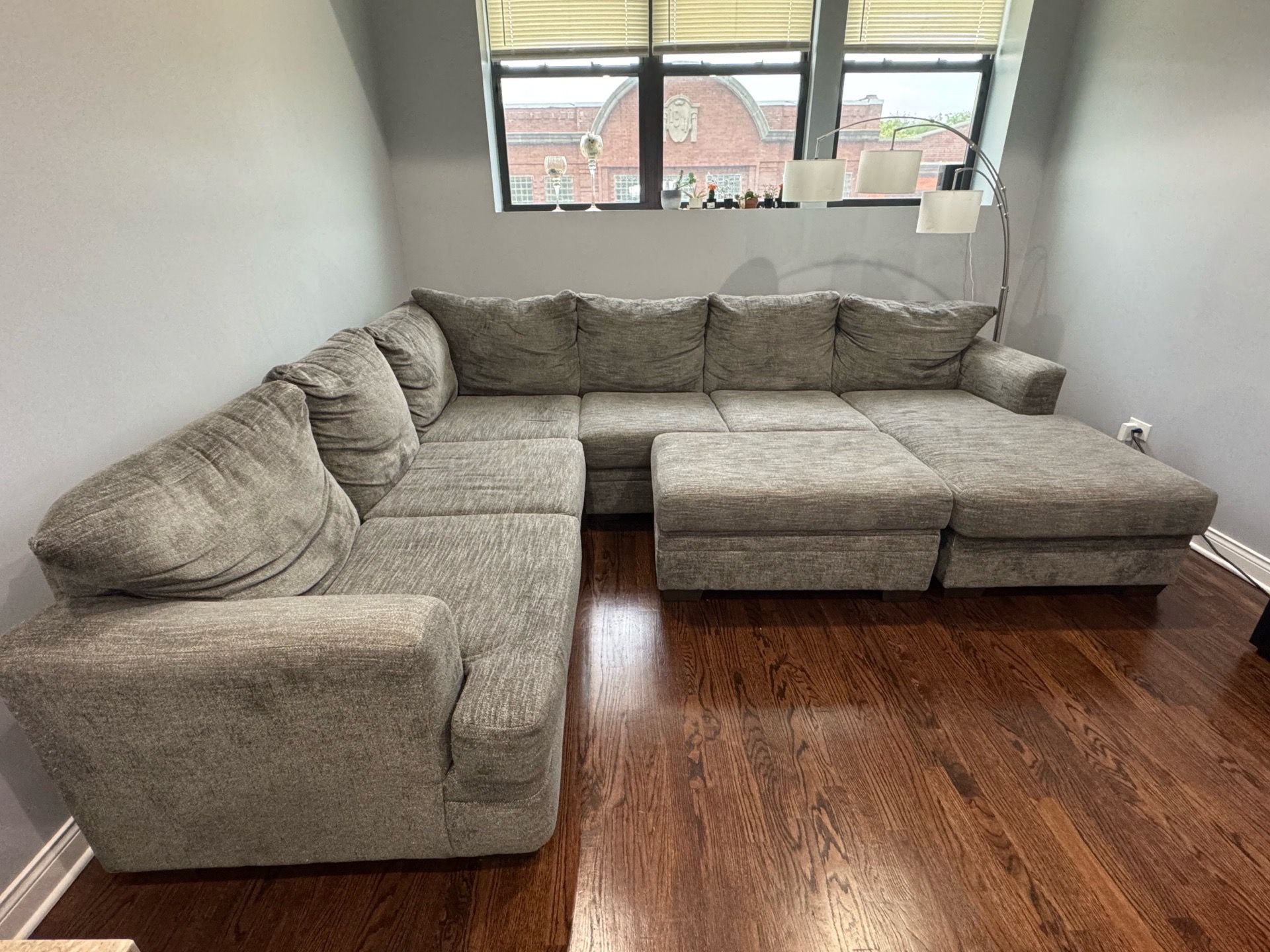 Sectional couch - photo 3