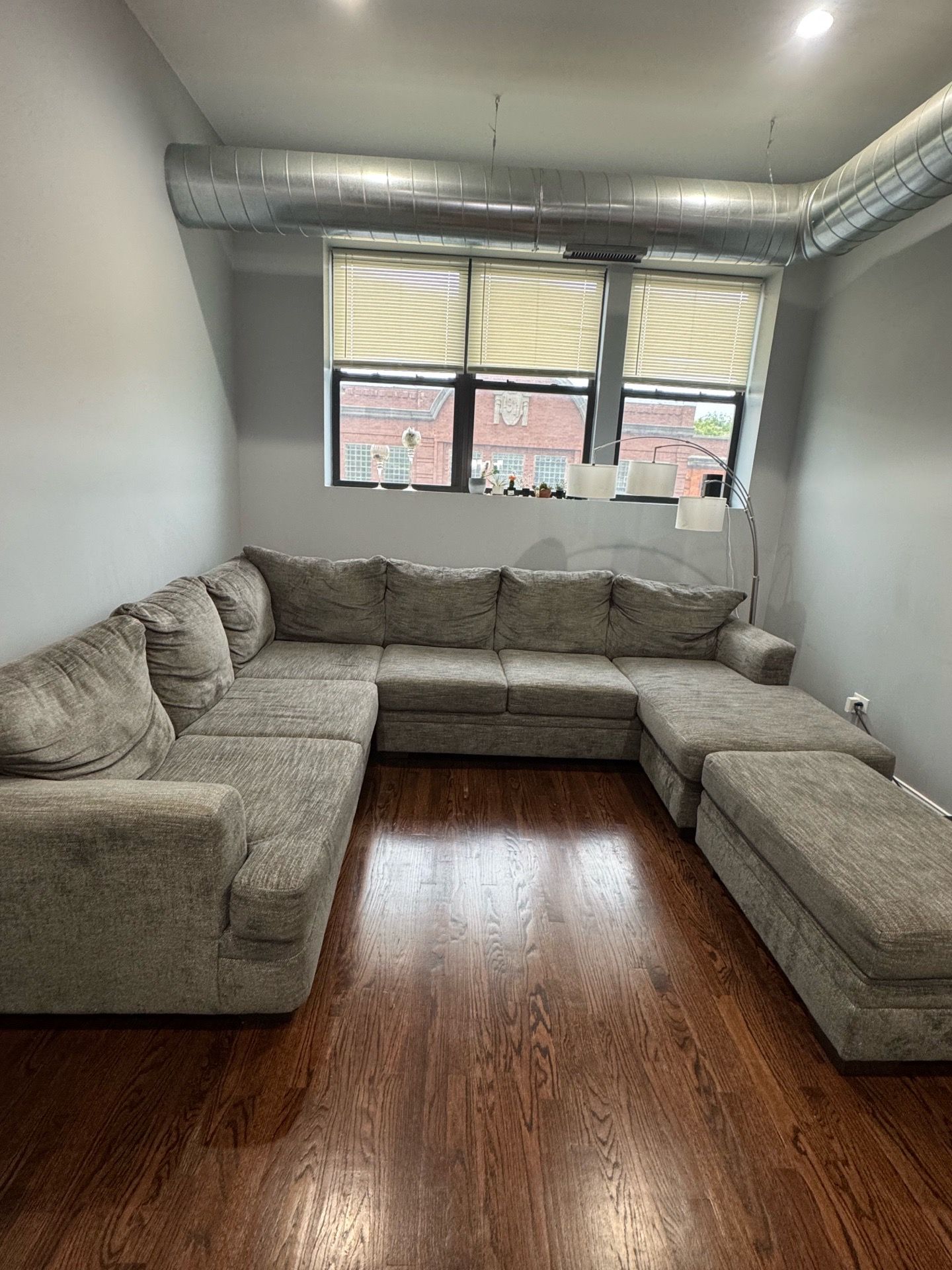 Sectional couch - photo 4