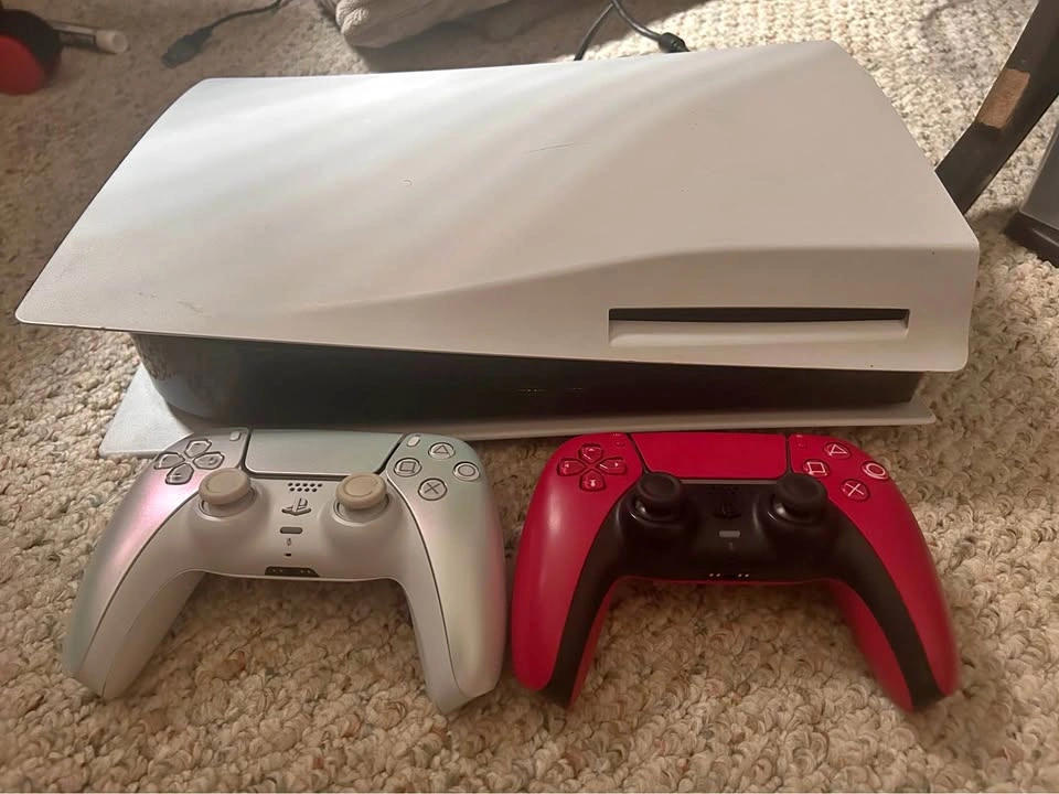 Ps5 + 2 Controllers