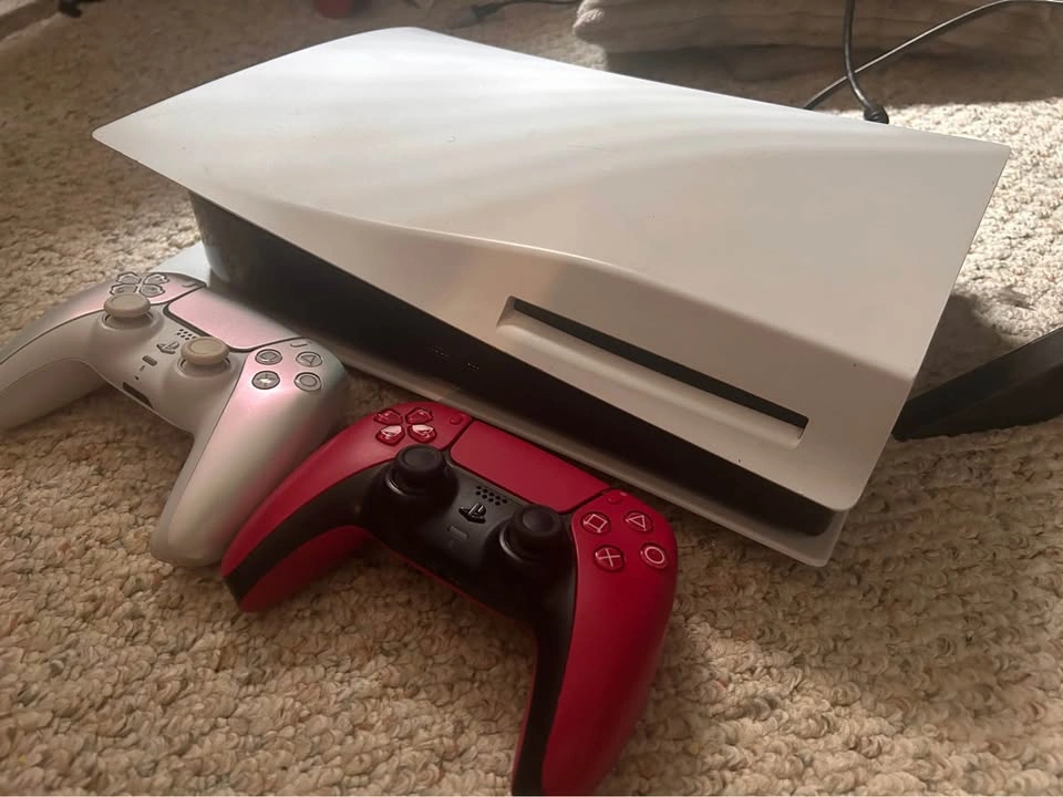 Ps5 + 2 Controllers - photo 2