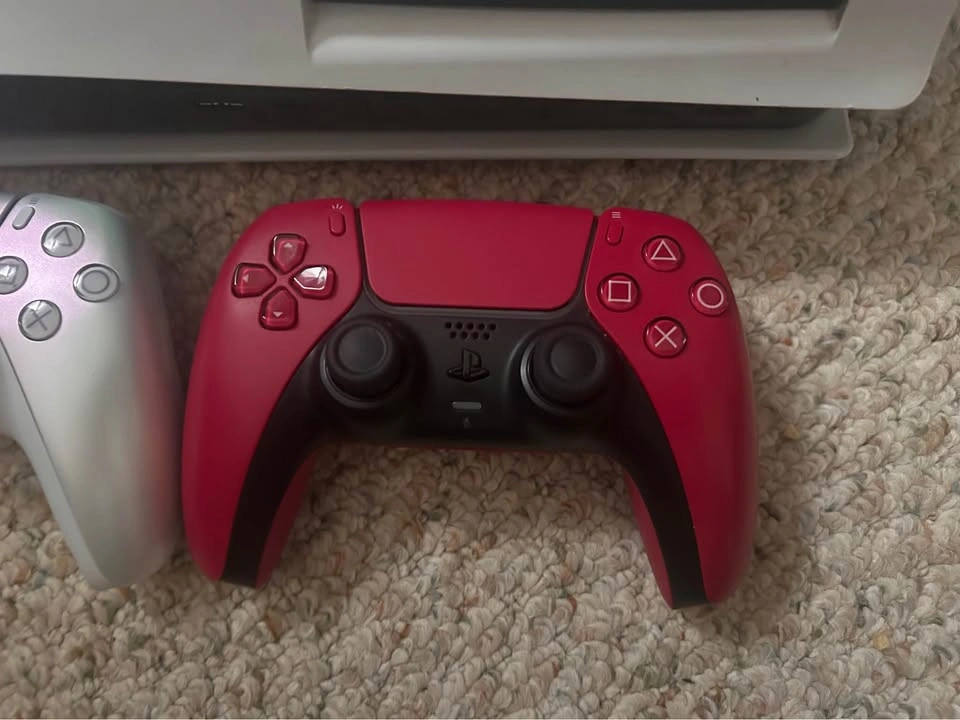 Ps5 + 2 Controllers - photo 3