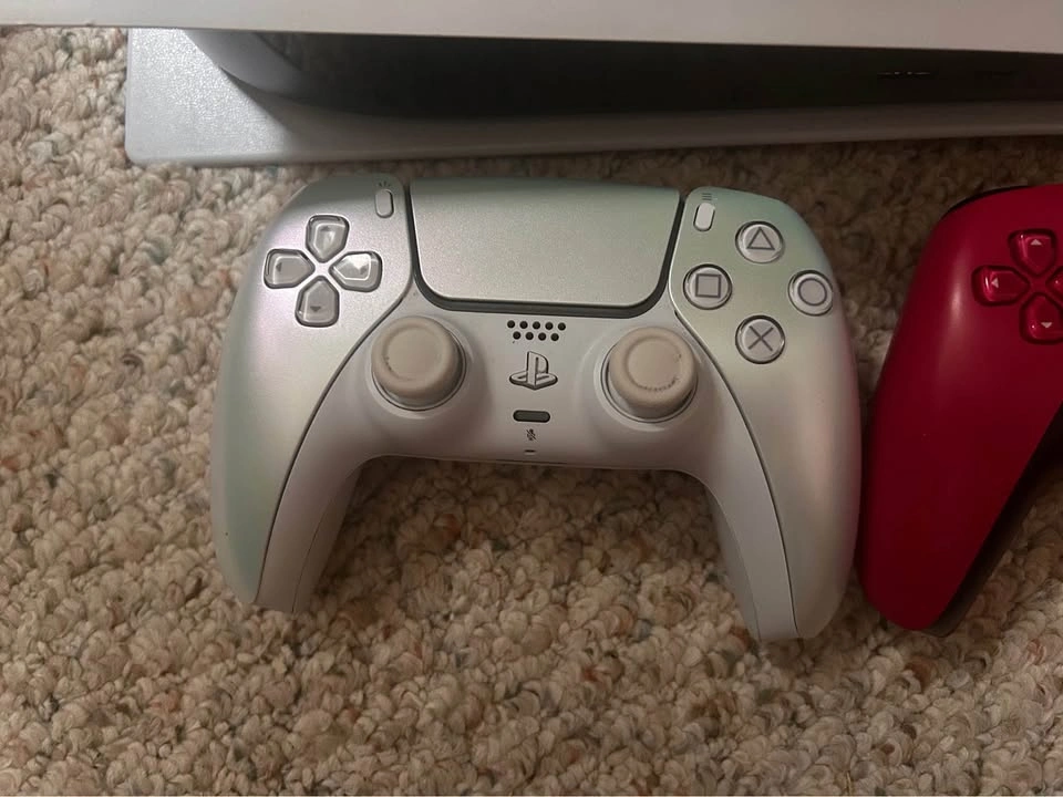 Ps5 + 2 Controllers - photo 4