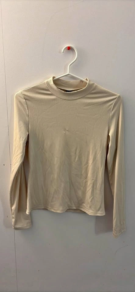 High neck long sleeved shirt