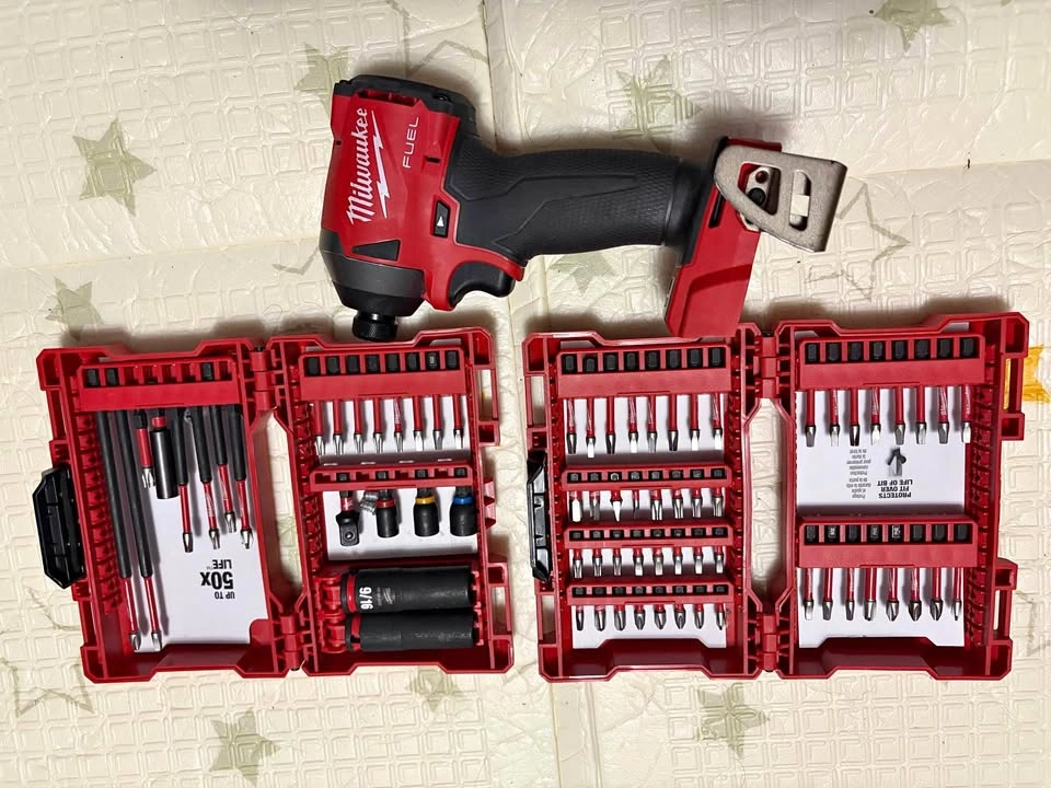 Milwaukee FUEL Impact Driver with Shockwave Bit Set