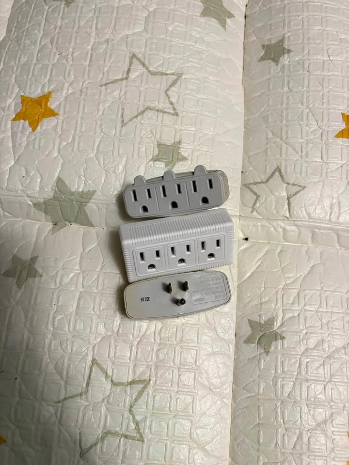 Electrical outlet adapters