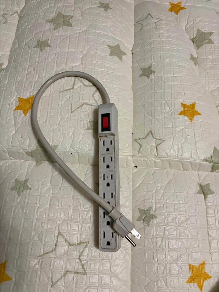 Gray 6-outlet power strip