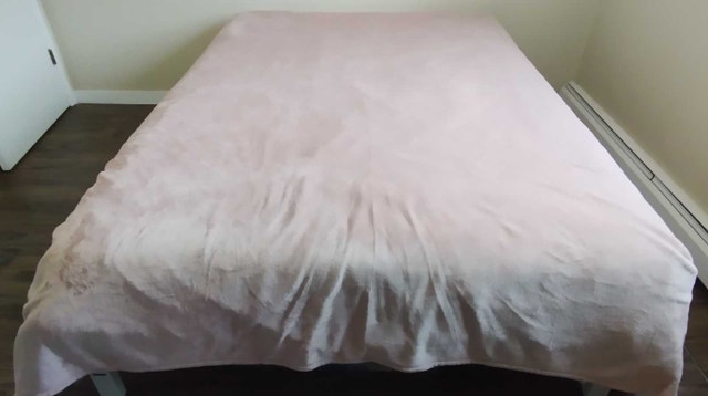 Queen light pink blanket like new