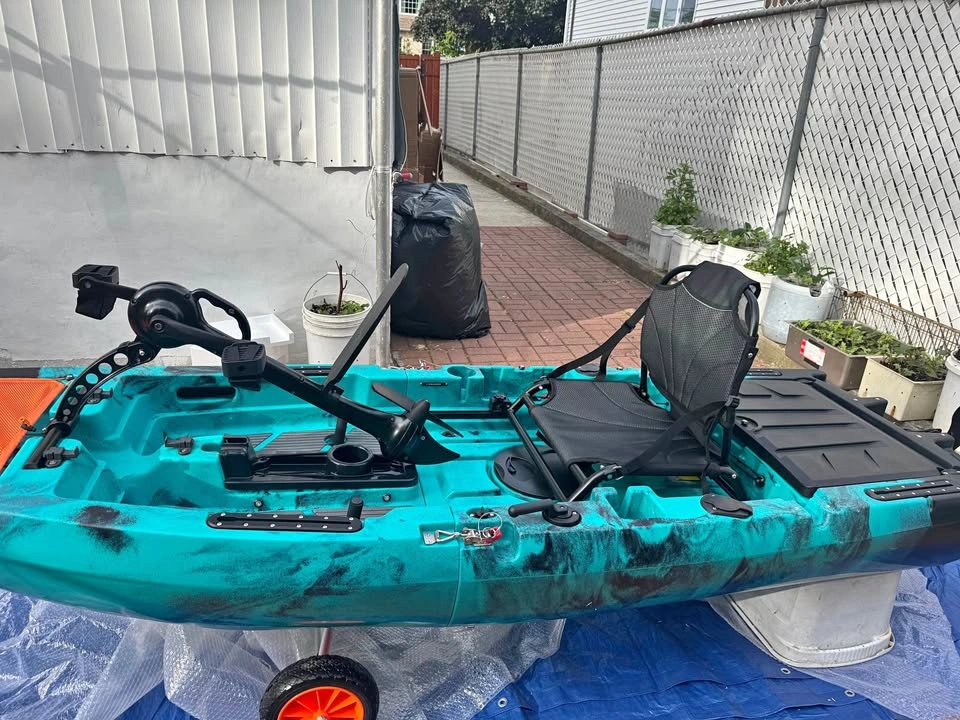 Fishing kayak