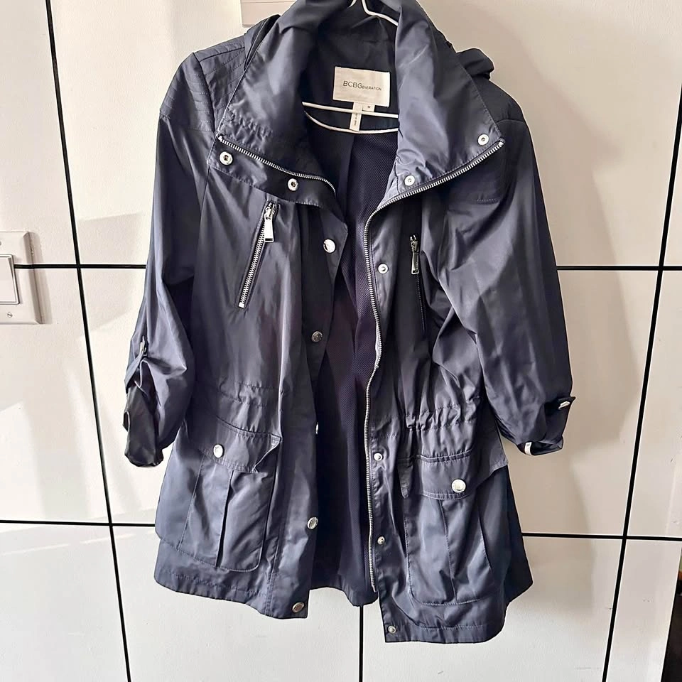 BCBGeneration Navy Hooded Anorak water resistant raincoat Size M