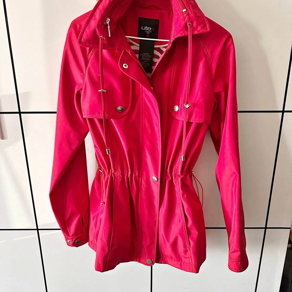 Utex Women's Red Drawstring Waist Water Resistant Jacket S