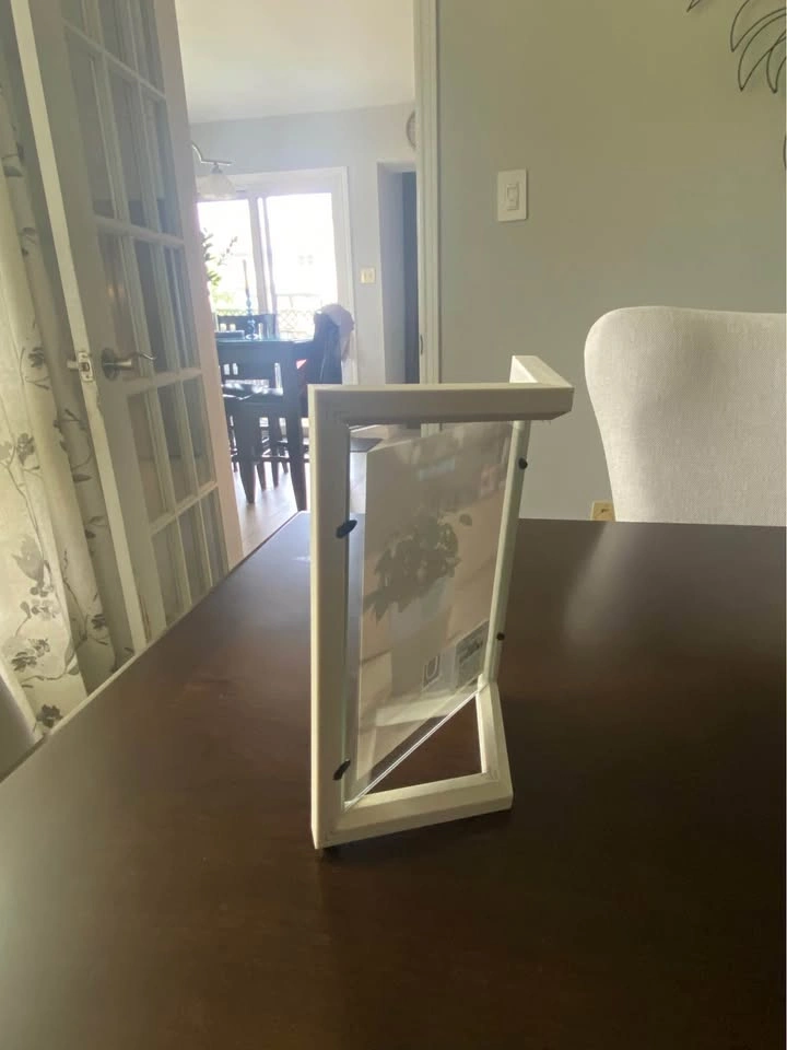 Unique Umbra 5x7 “Floating” Picture Frame - photo 2