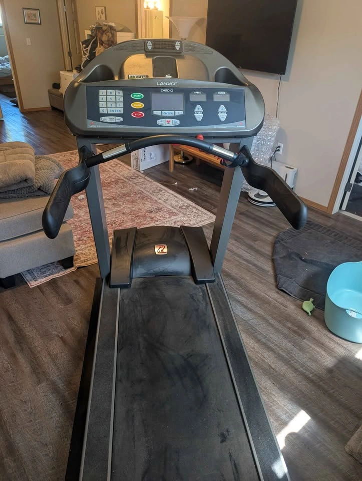 Landice L8 Cardio Treadmill - photo 3