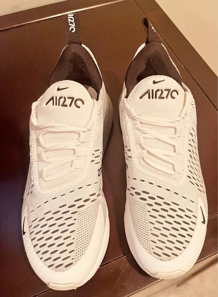 Woman’s Size 8 NIKE Air Max 270