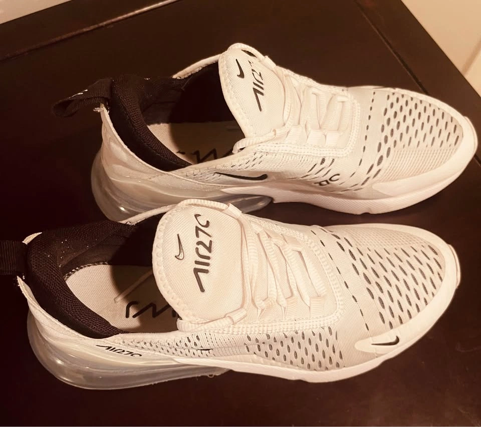 Woman’s Size 8 NIKE Air Max 270 - photo 2