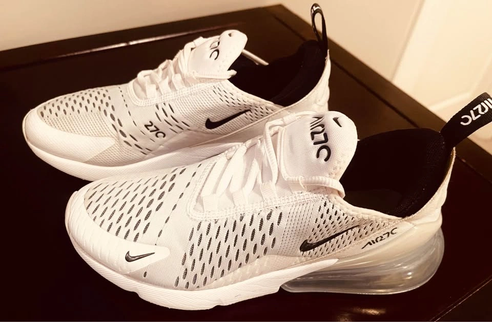 Woman’s Size 8 NIKE Air Max 270 - photo 4