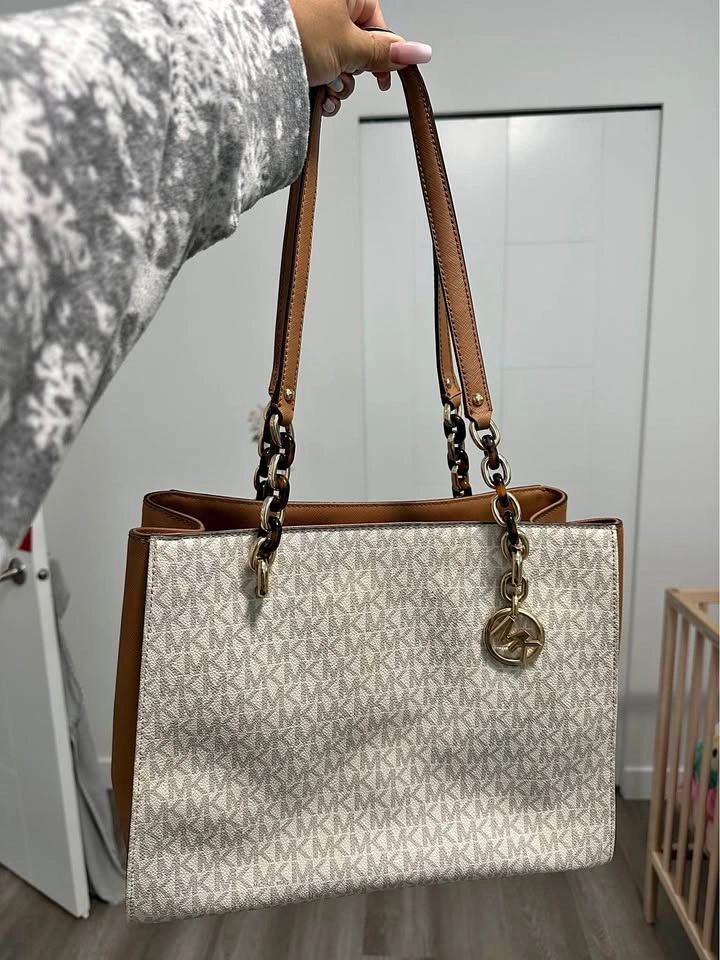 MK medium size shoulder bag
