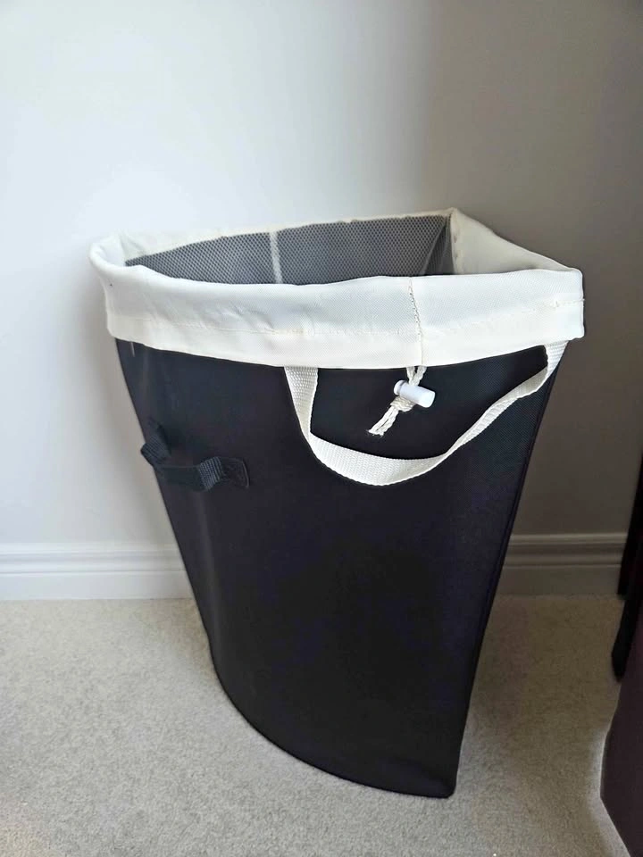 Corner basket with removable liner