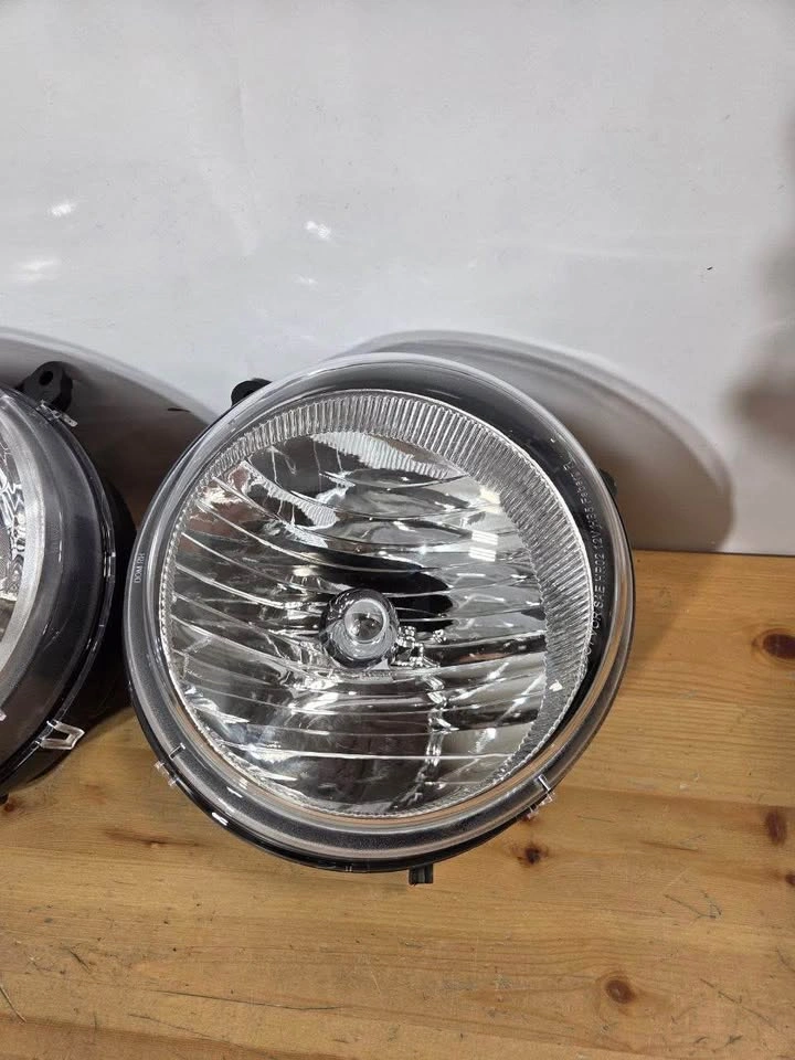 Jeep Liberty Headlights Set 2005-2007 – Driver & Passenger Side - photo 2