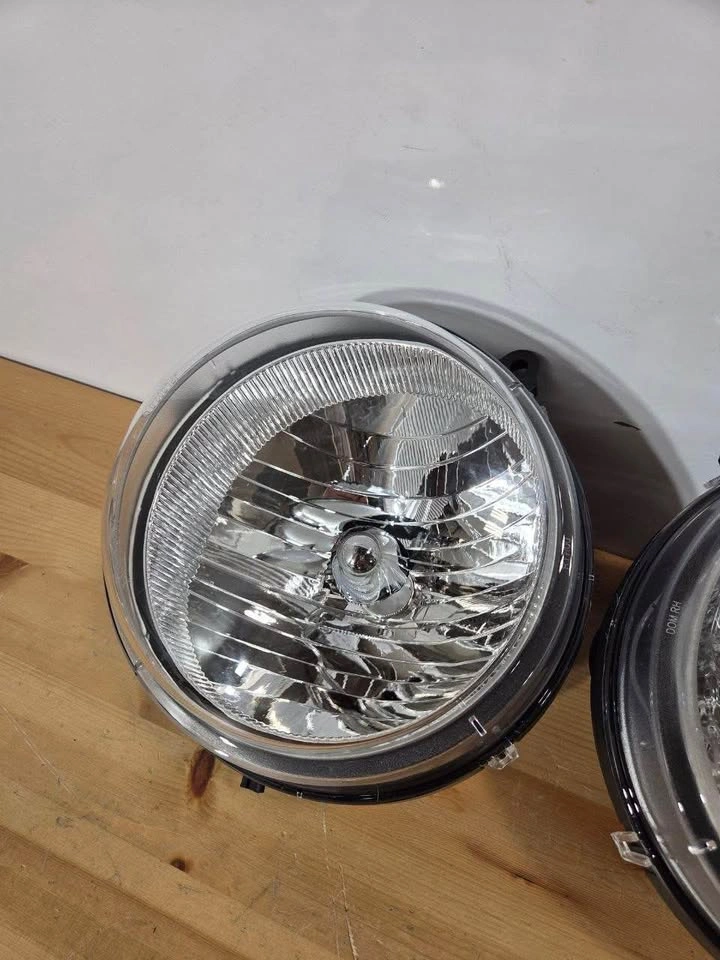 Jeep Liberty Headlights Set 2005-2007 – Driver & Passenger Side - photo 3