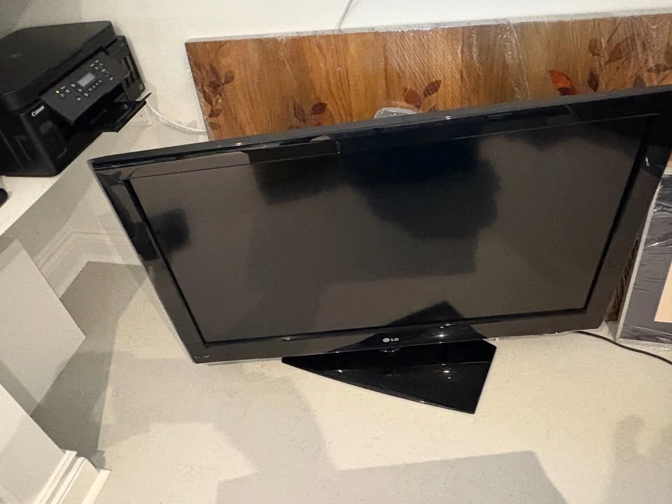 42" LG TV with Amazon Fire Stick + GE Indoor Antenna - photo 2
