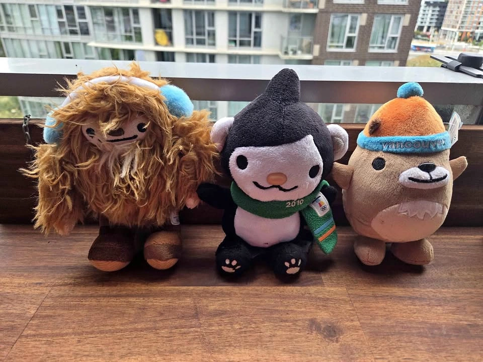 2010 Olympic Mascot Souvenirs (Set of 3)