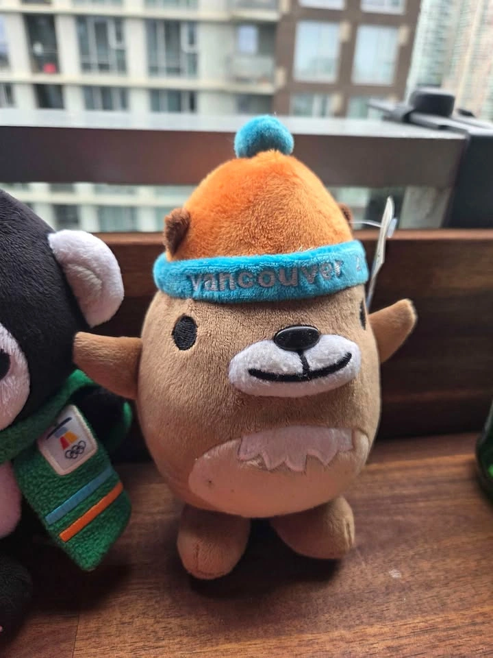 2010 Olympic Mascot Souvenirs (Set of 3) - photo 5