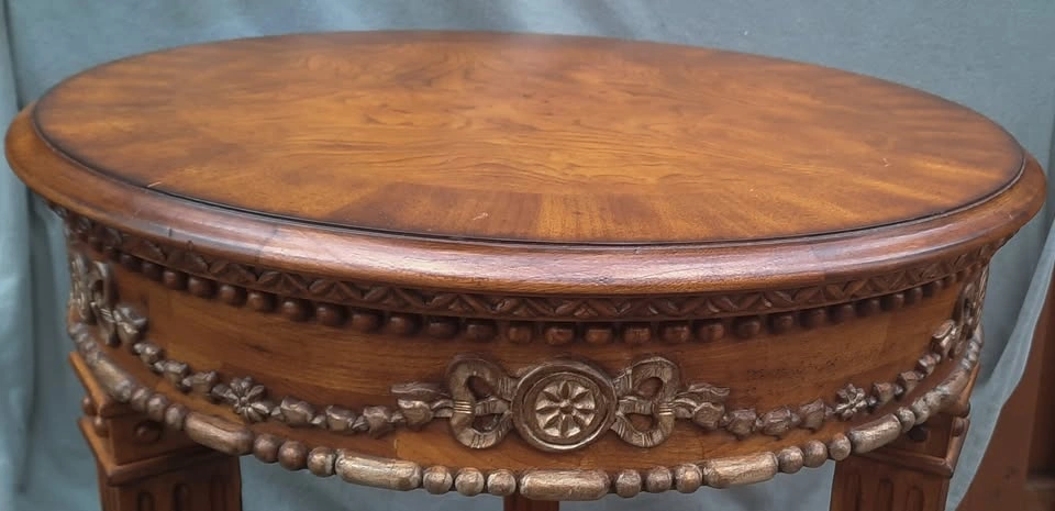 High-quality traditional European Hekman walnut burl Side Table - photo 3