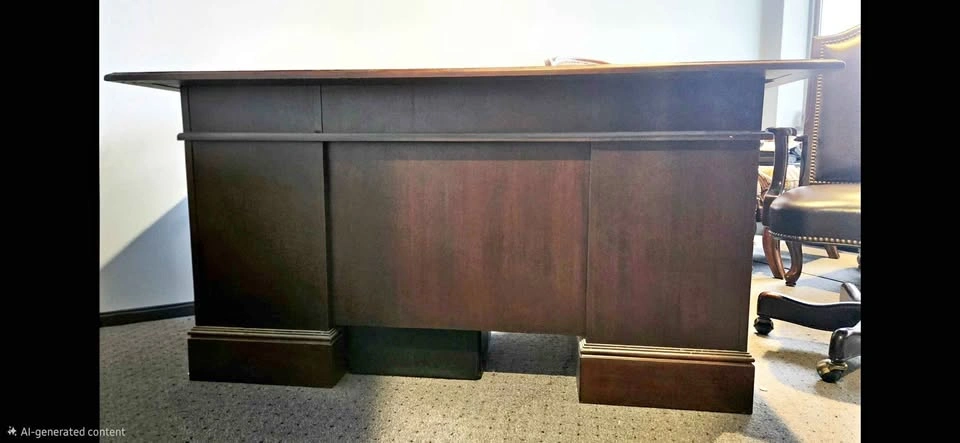 Hekman Traditional Mahogany Executive Desk - Solid Wood