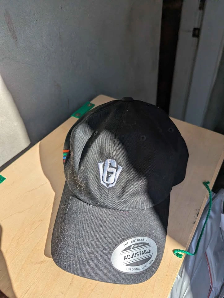 Caps - Rainbow six and Mophrey - photo 2