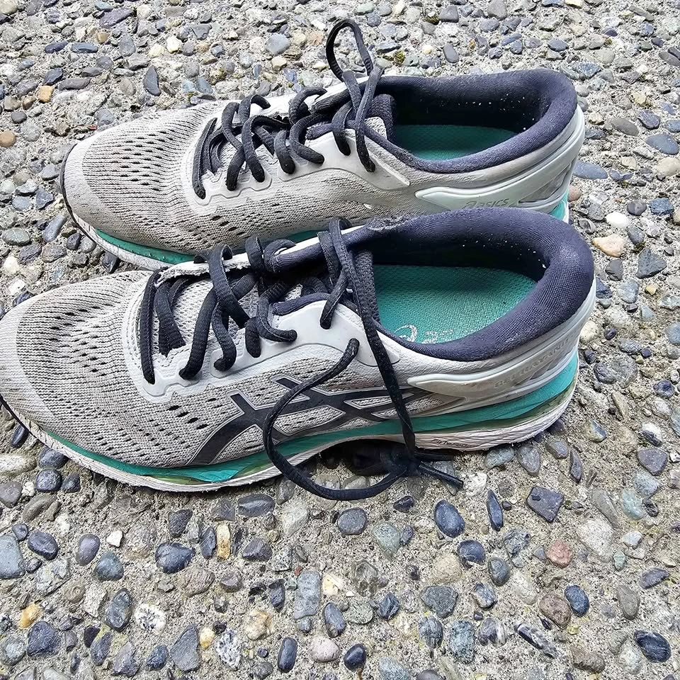 Asics GEL-Kayano Running Shoes (women's US 6)