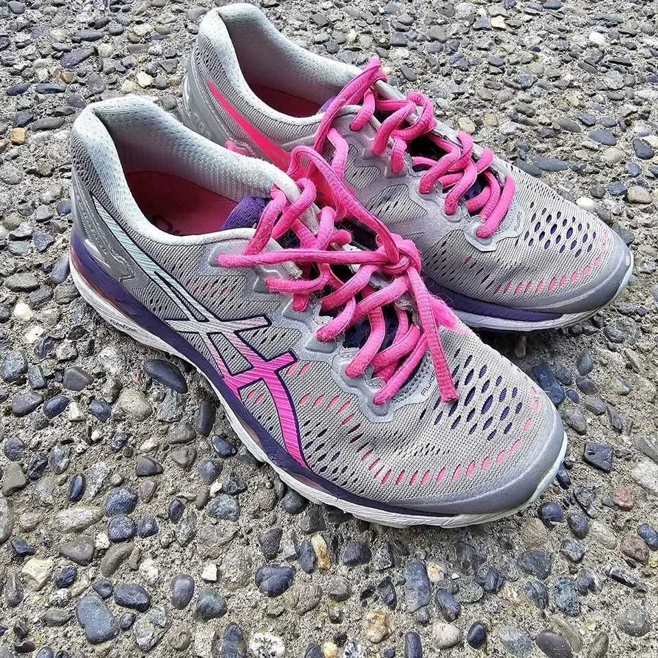 ASICS Gel-Kayano 24 Running Shoes (Women's Size 6)