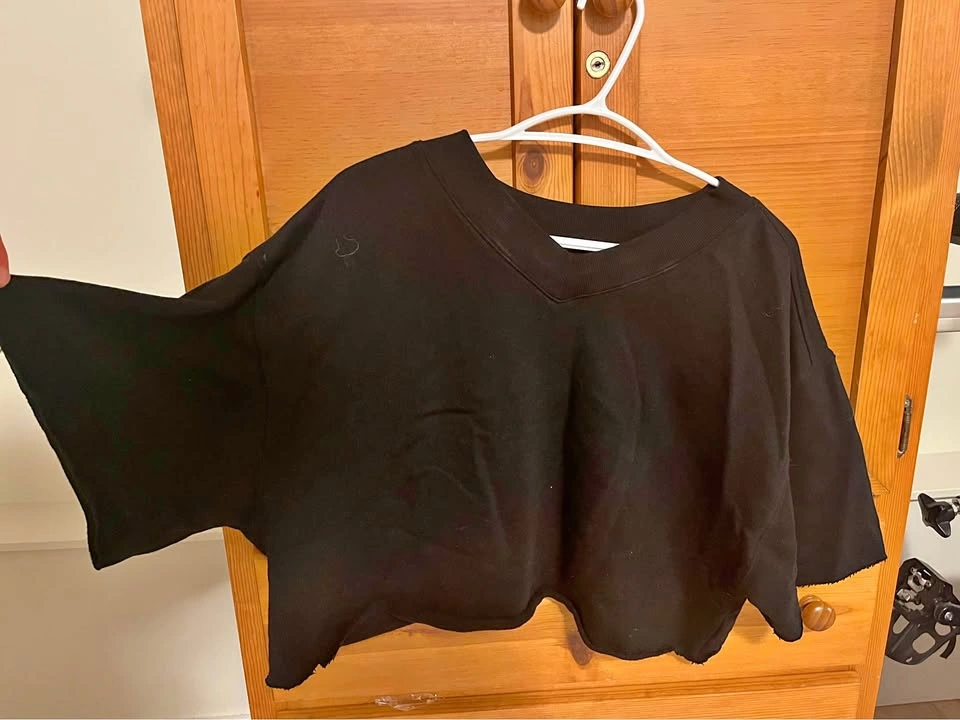 Black shirt cropped