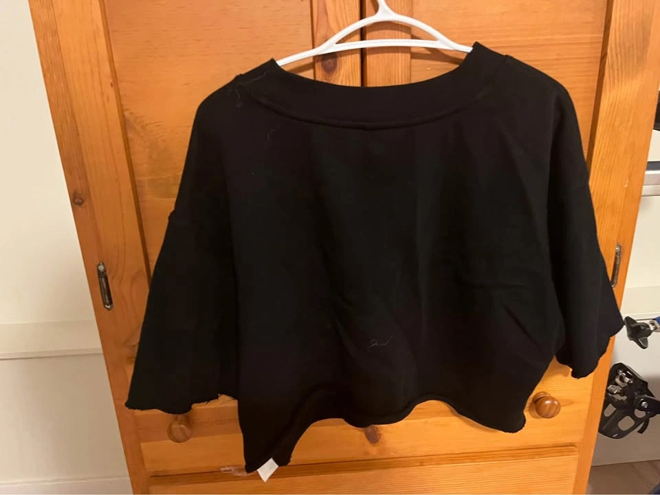 Black shirt cropped - photo 3