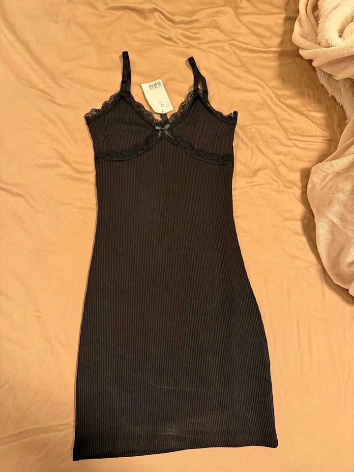Brand New H&M bodycon black midi dress