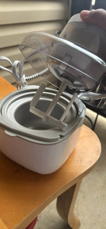 Cuisinart ice cream maker - photo 2