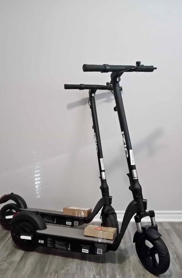 Izip Aero and wave e scooters