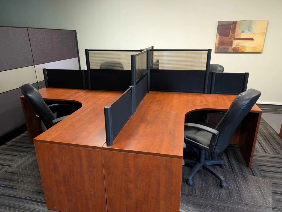 desk with chair - photo 2