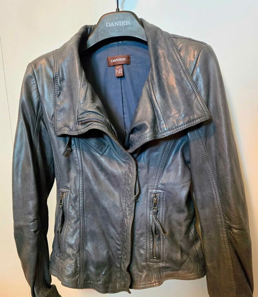 Danier women's leather jackets - photo 2