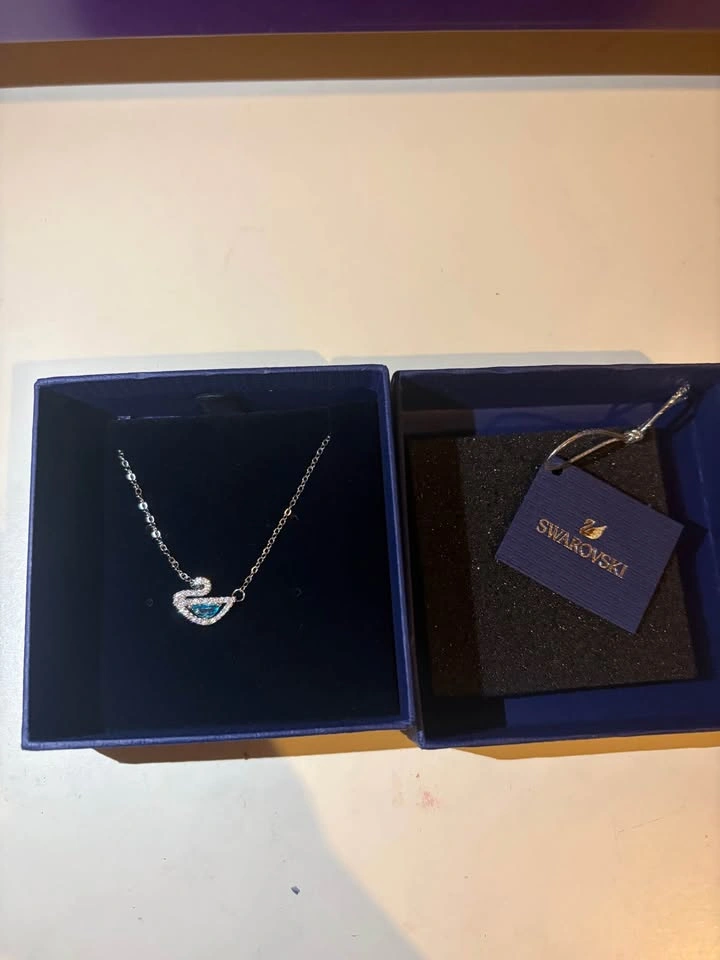 Swarovski dancing swan necklace - photo 3