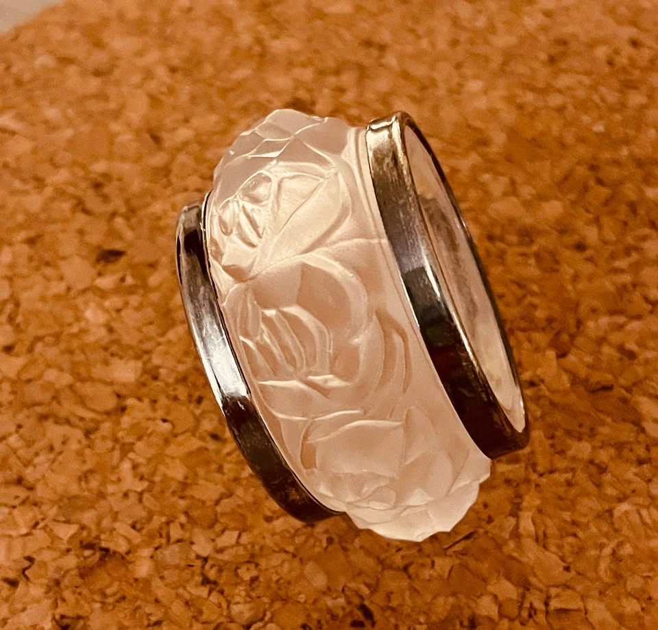 7 Vintage William Adams Frosted Rose Crystal Napkin Rings - photo 5
