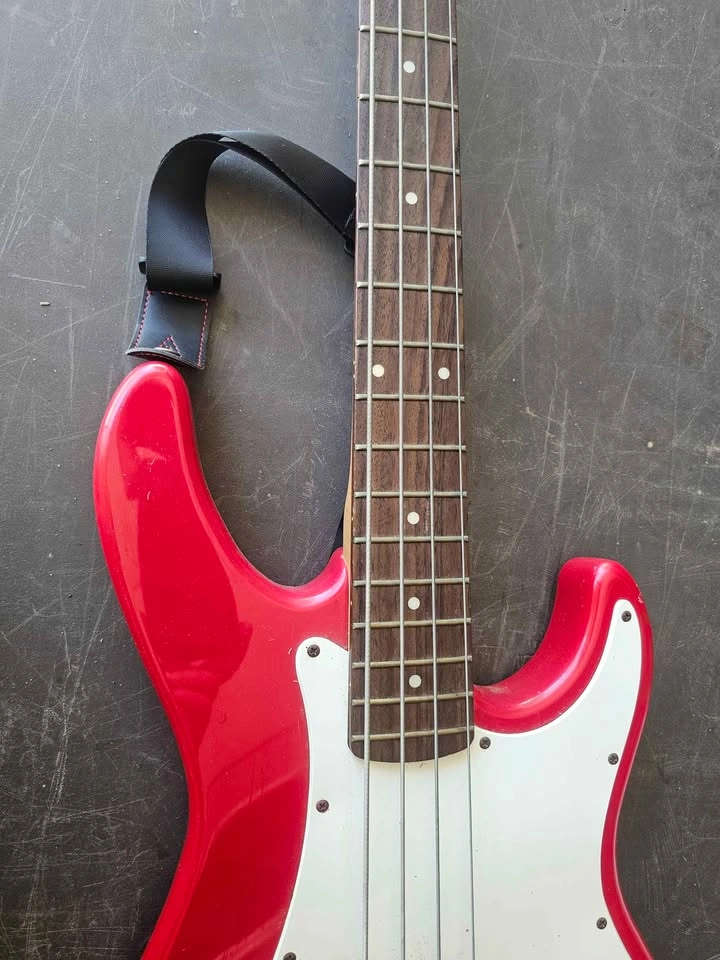 Bass guitar - photo 3