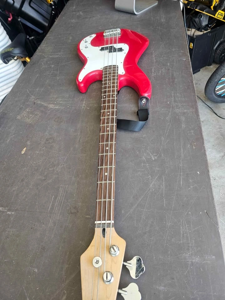 Bass guitar - photo 5