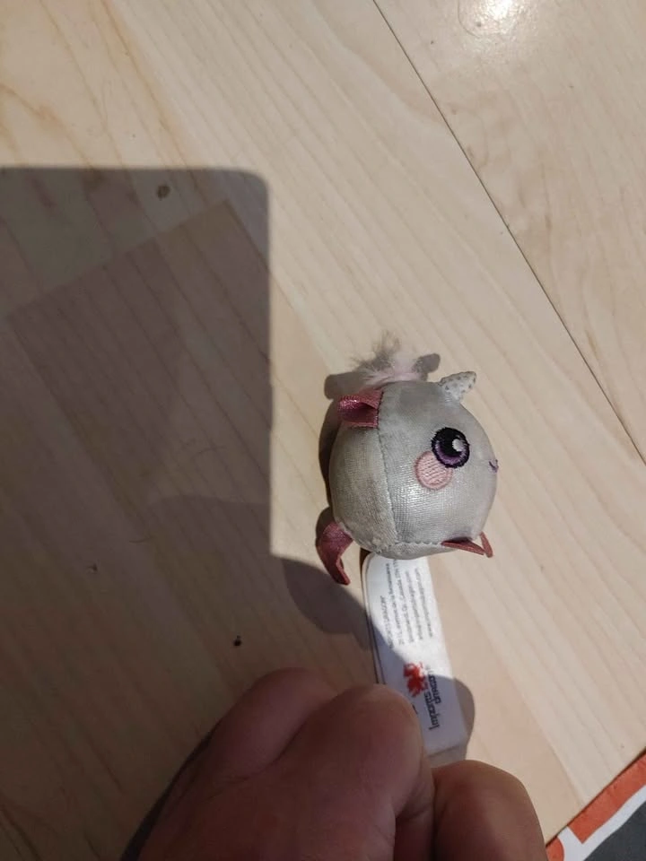Squeezamals Uma the unicorn plush. Fair condition. - photo 2