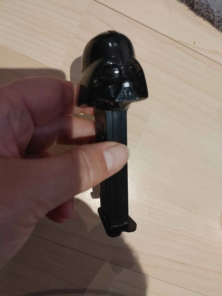 Star Wars toy collectible lot: Darth Vader Pez & Lightsaber - photo 5